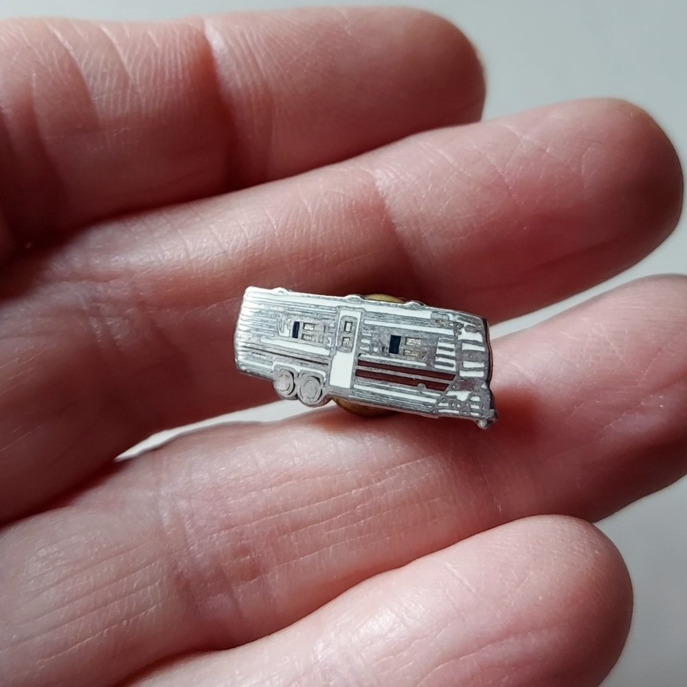 RV Travel Trailer Camper Camping Lapel Tie Hat Pin Recreational Vehicle Giftbag - Picture 2 of 5